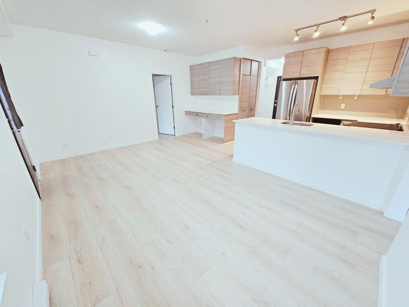 32 - 6965 Hastings Street, Burnaby, V5B 1S9 | Image 2