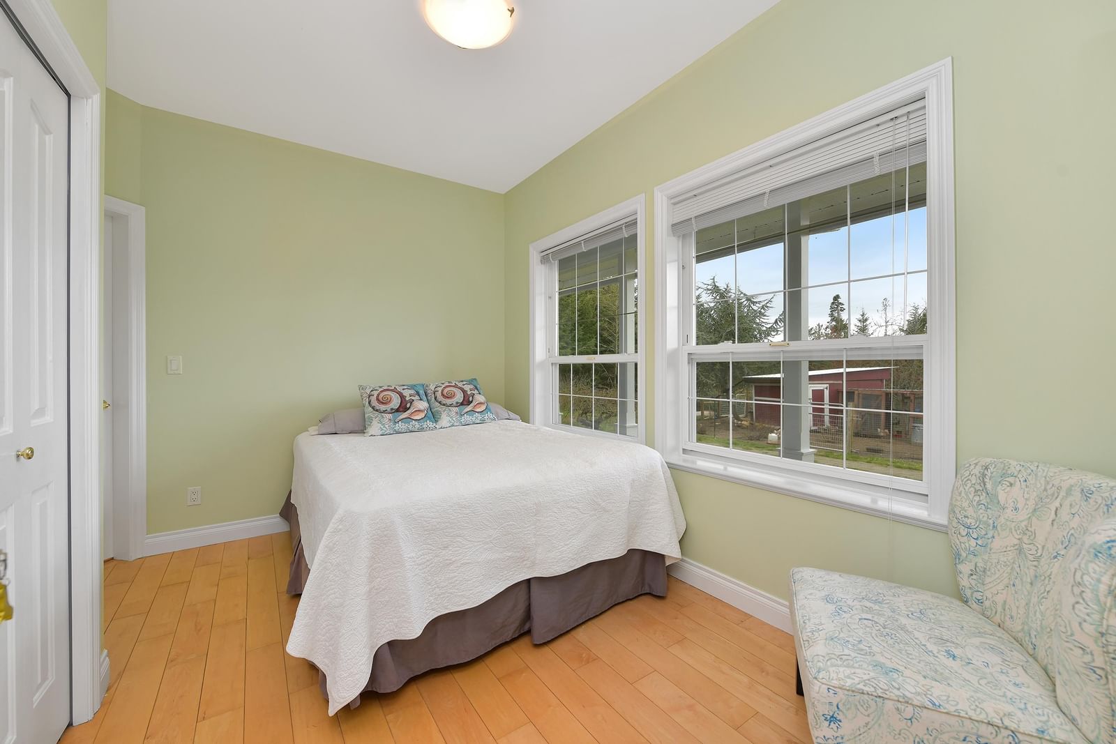 Listing Image 12