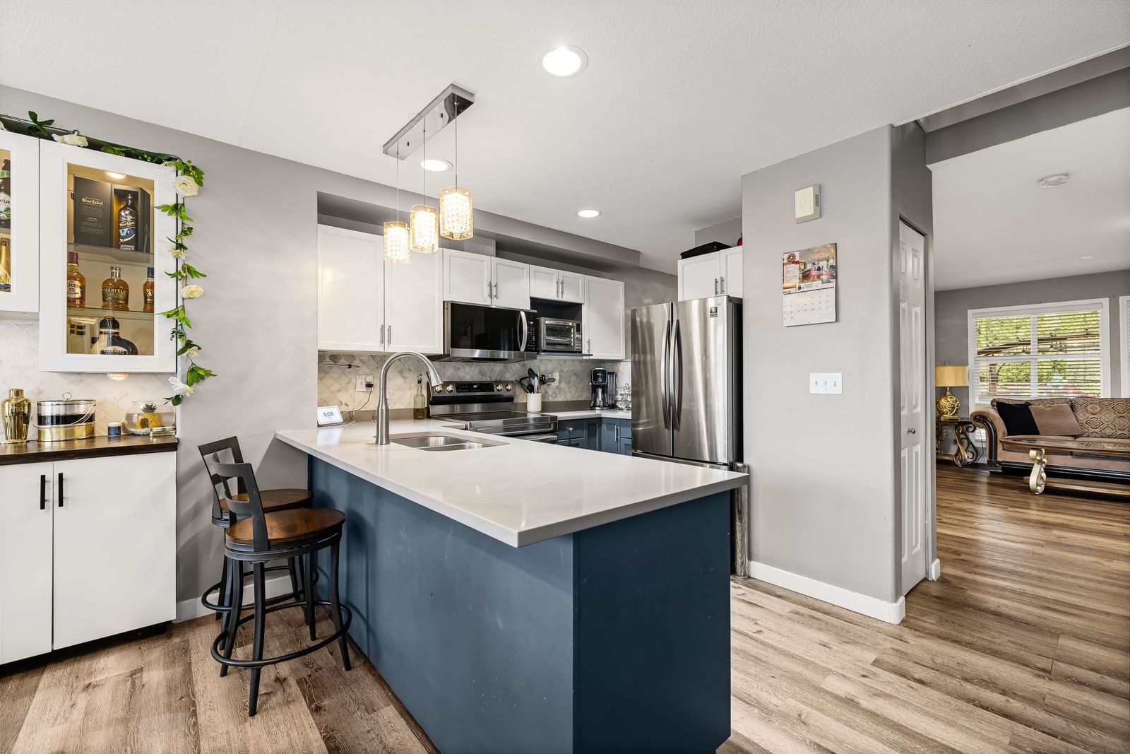 Listing Image 10
