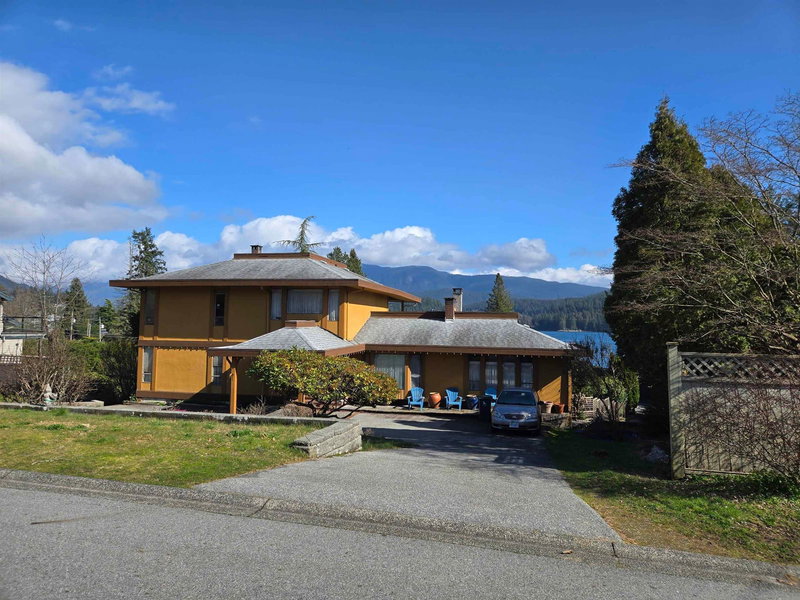 534 Beachview Drive, North Vancouver, V7G 1P9 | Image 2