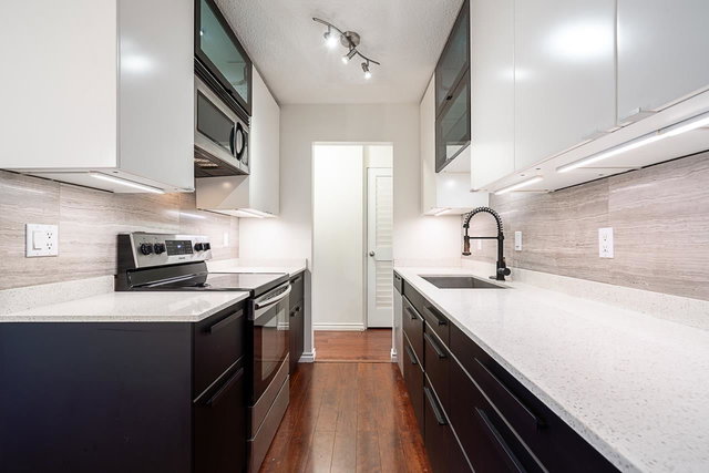 208 - 211 3rd Street W