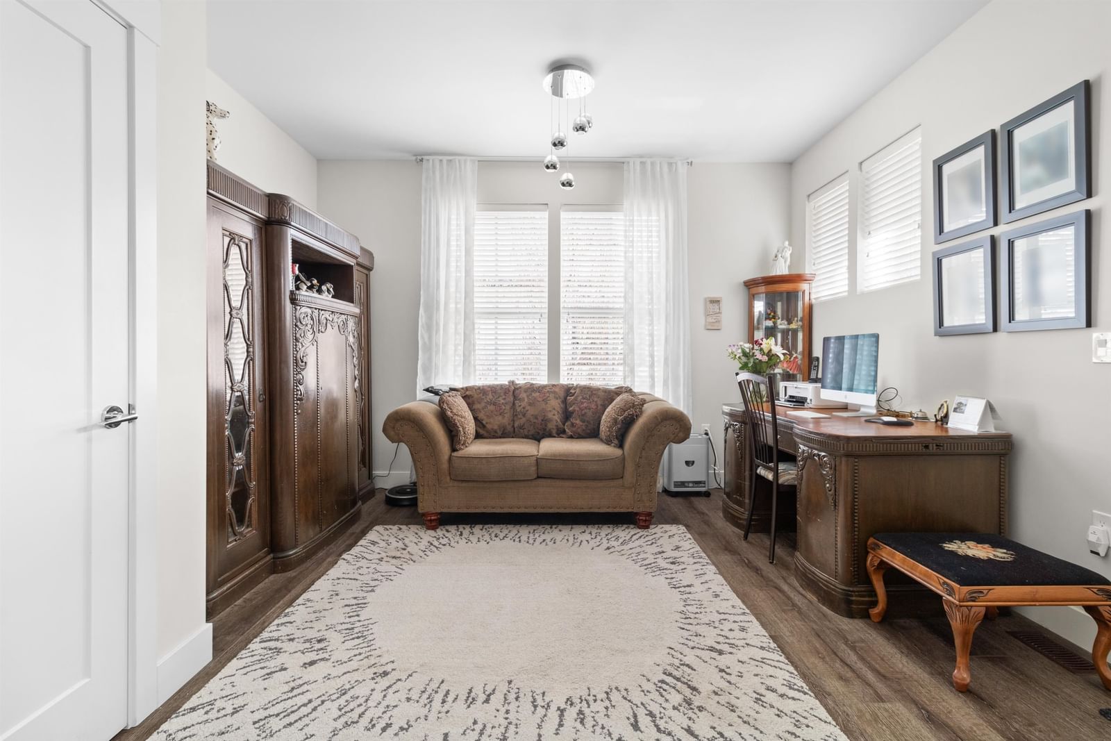 Listing Image 12