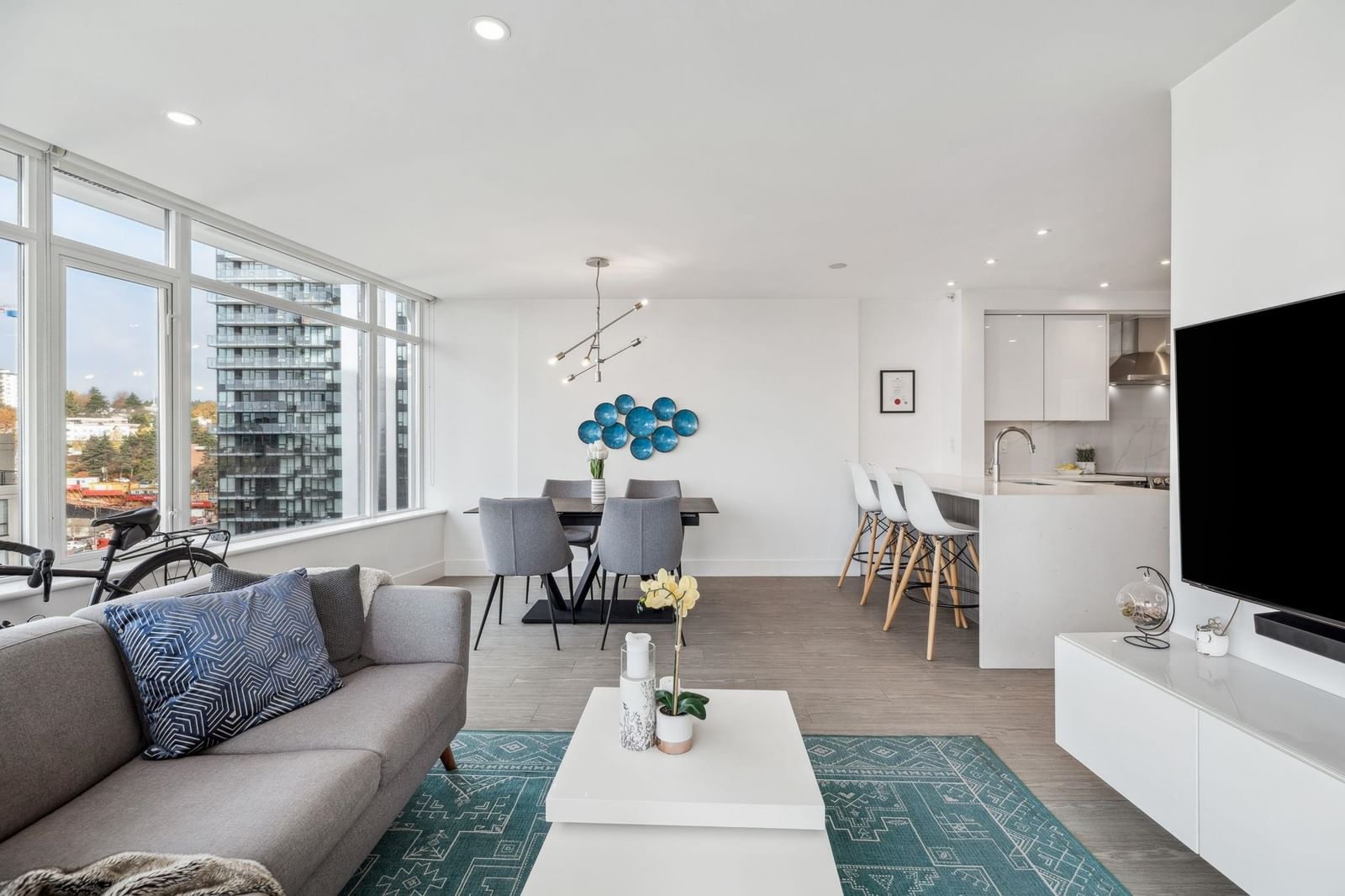 Listing Image 11
