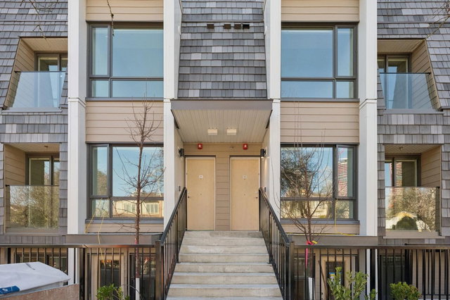 202 - 378 45th Avenue W