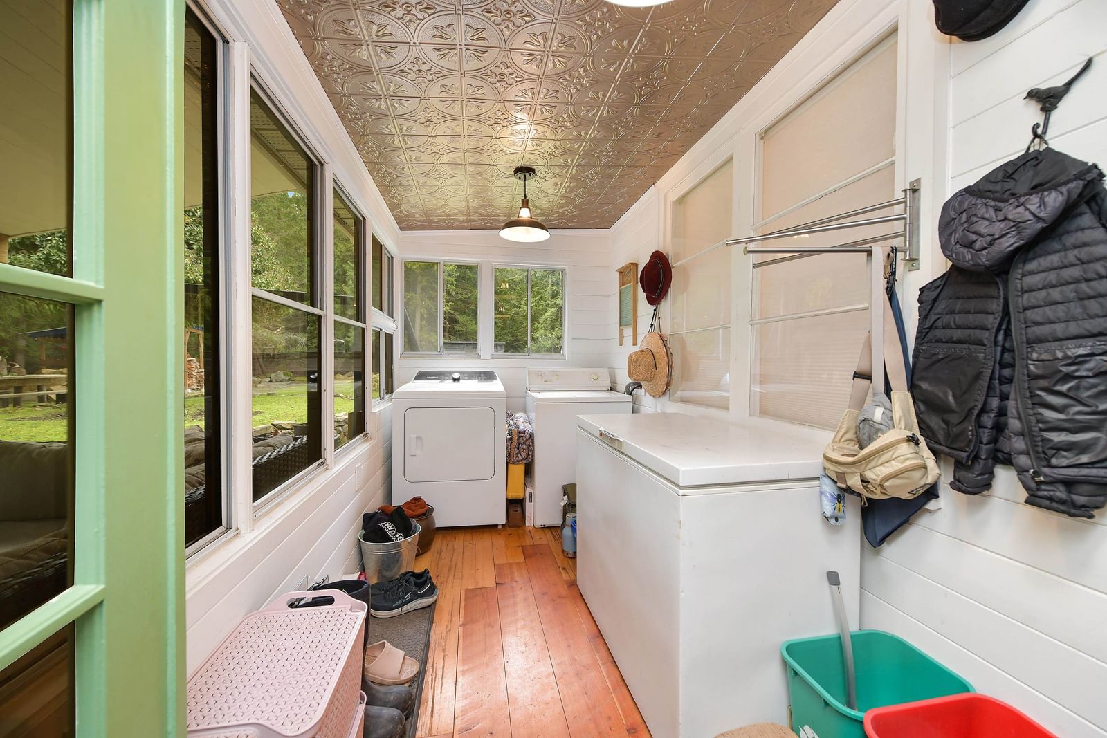 Listing Image 11