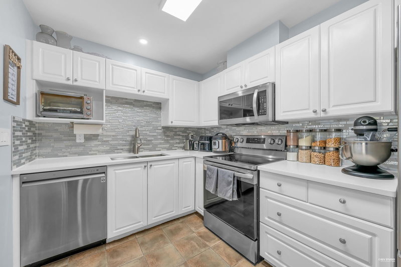 505 - 215 Twelfth Street, New Westminster, V3M 4H4 | Image 2