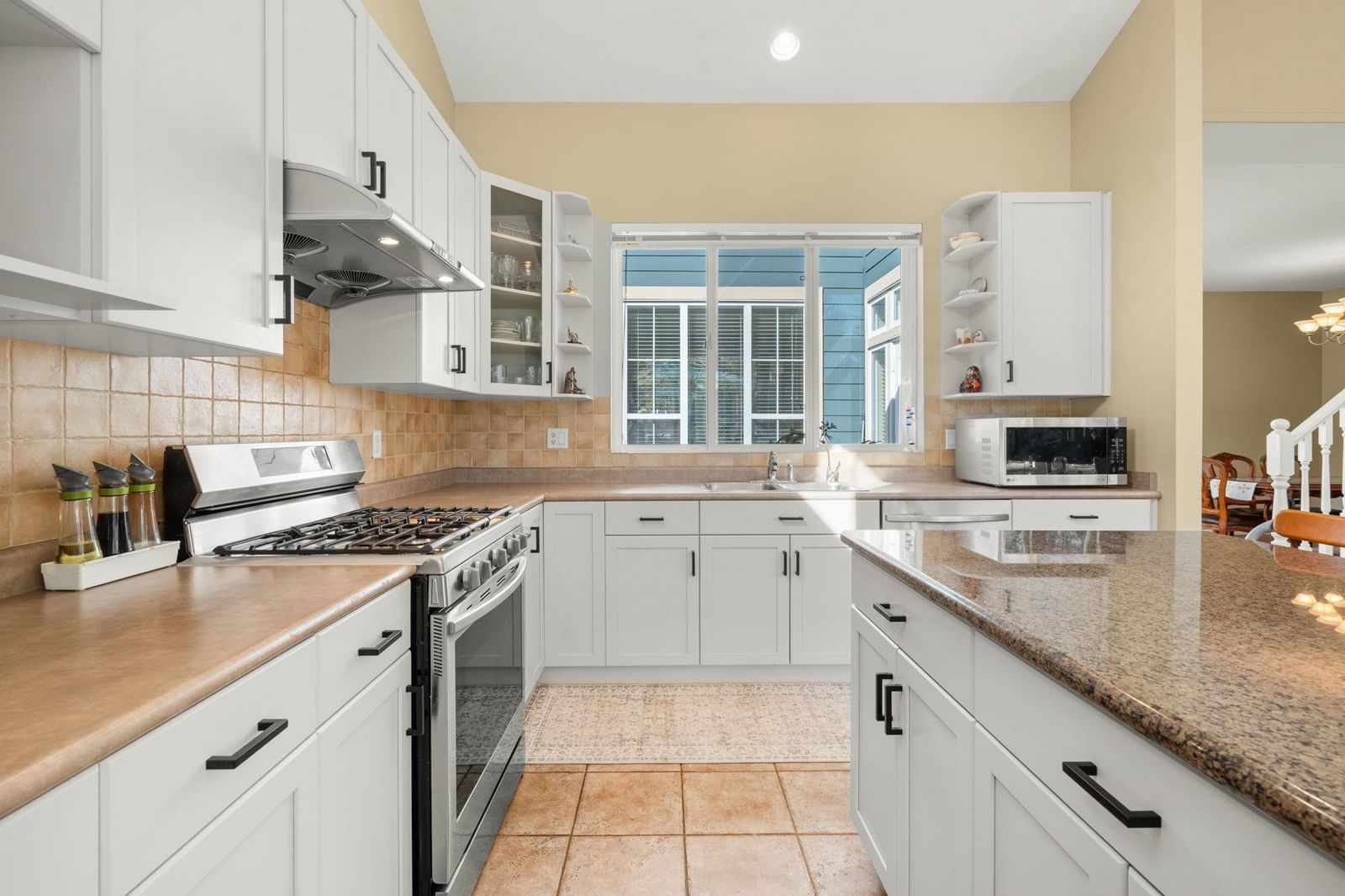 Listing Image 12