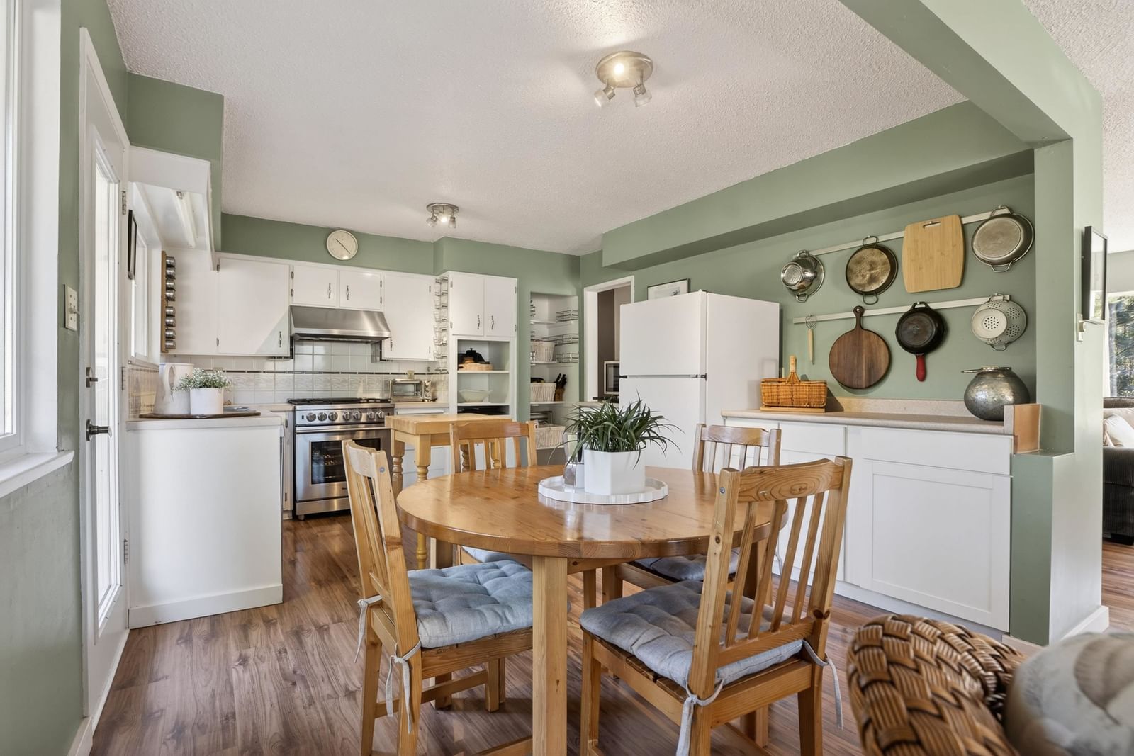 Listing Image 10