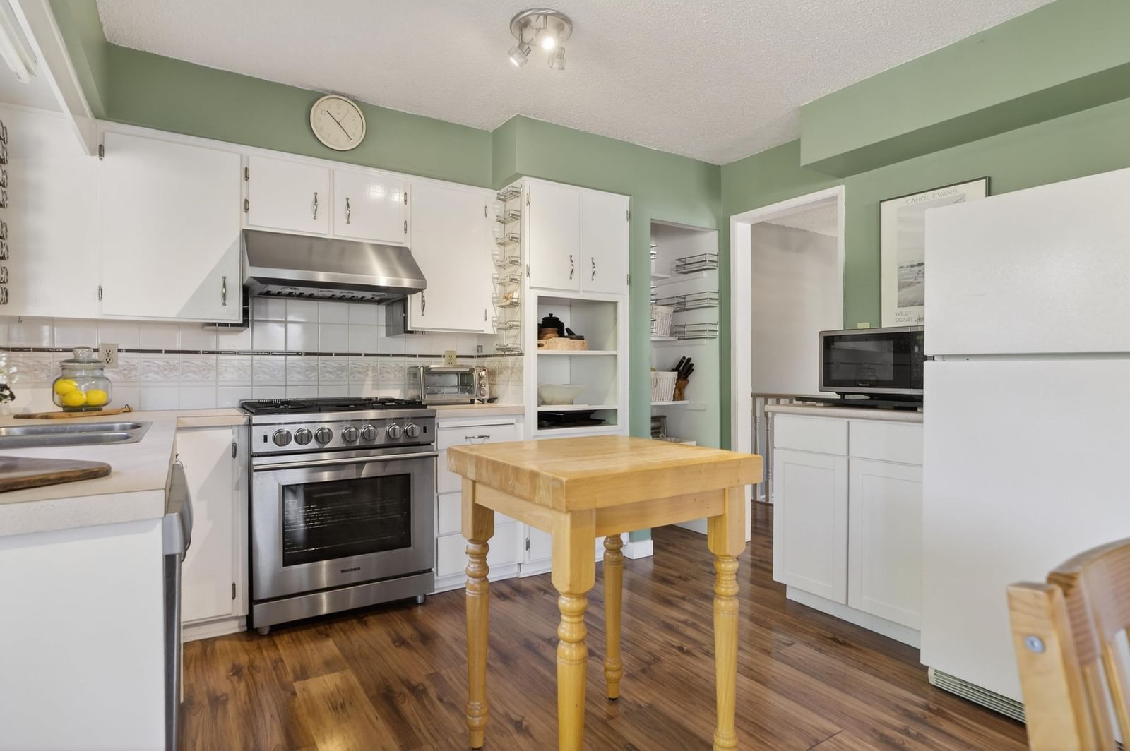 Listing Image 11
