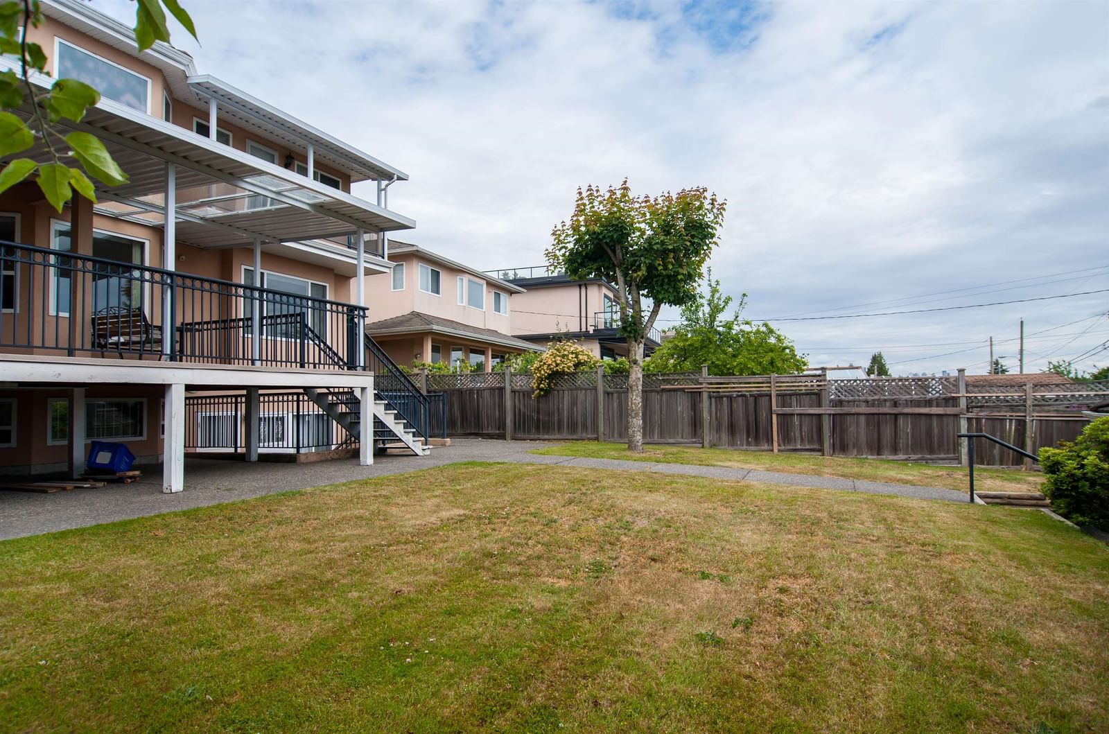 Listing Image 4