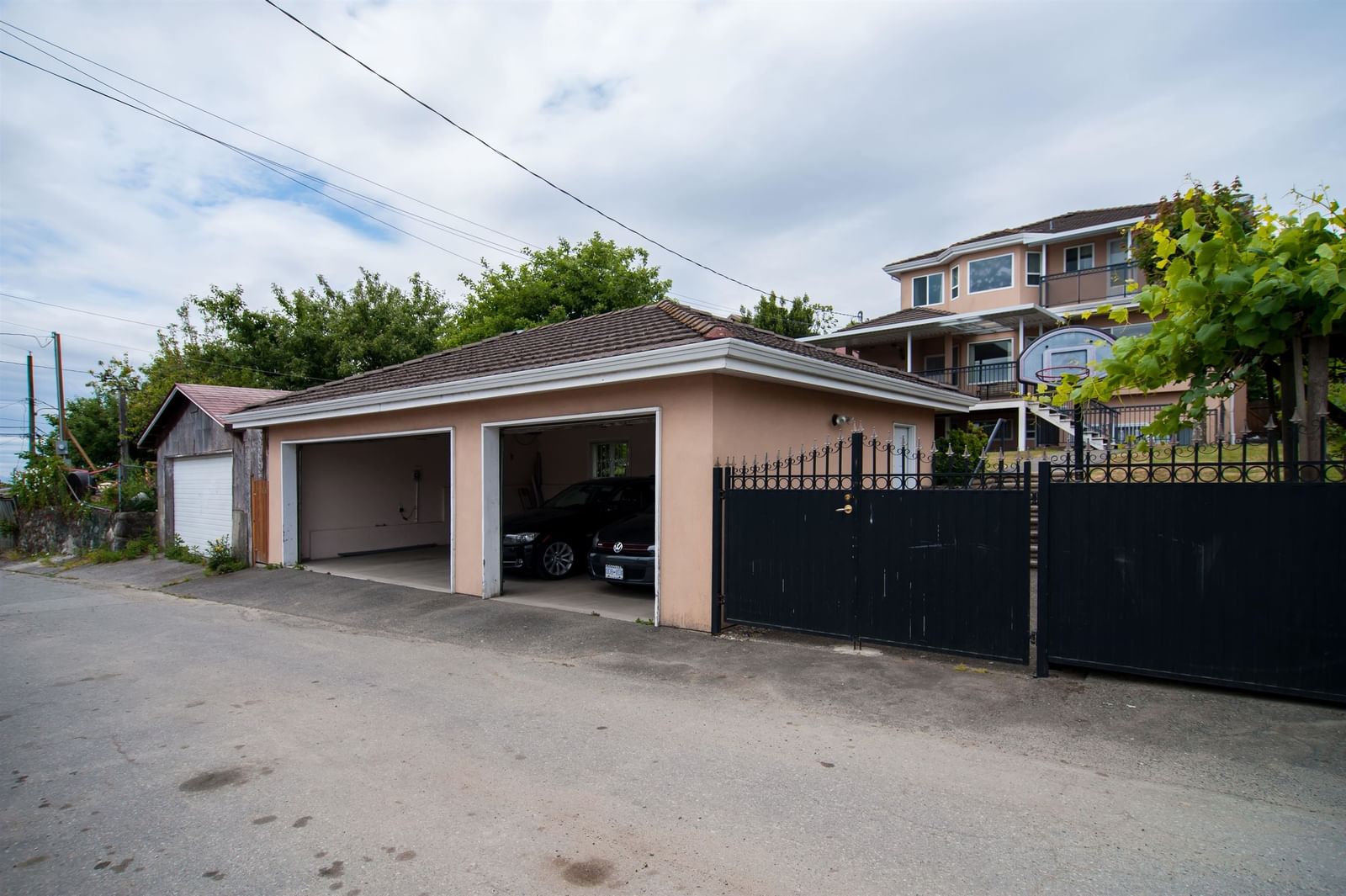 Listing Image 6