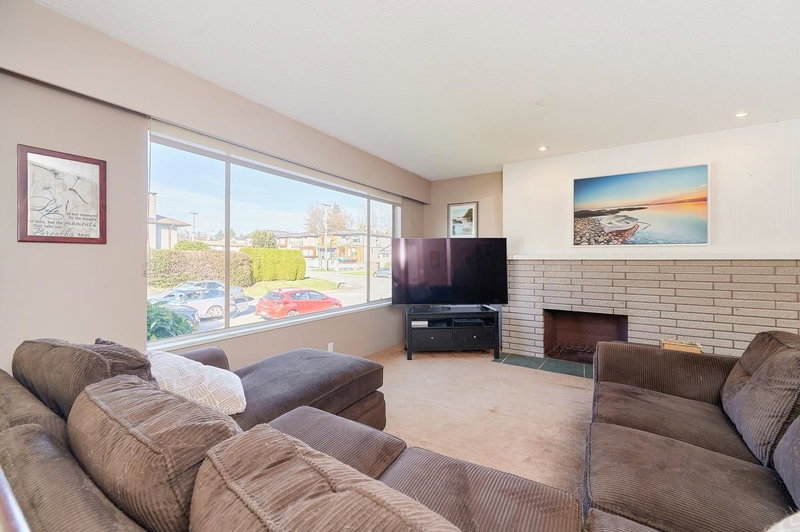 4086/ - 4088 Lister Court, Burnaby, V5G 2C2 | Image 3