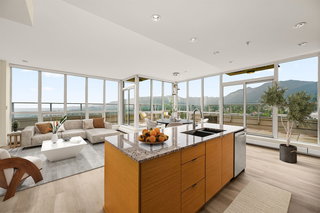 2002 - 135 17th Street E