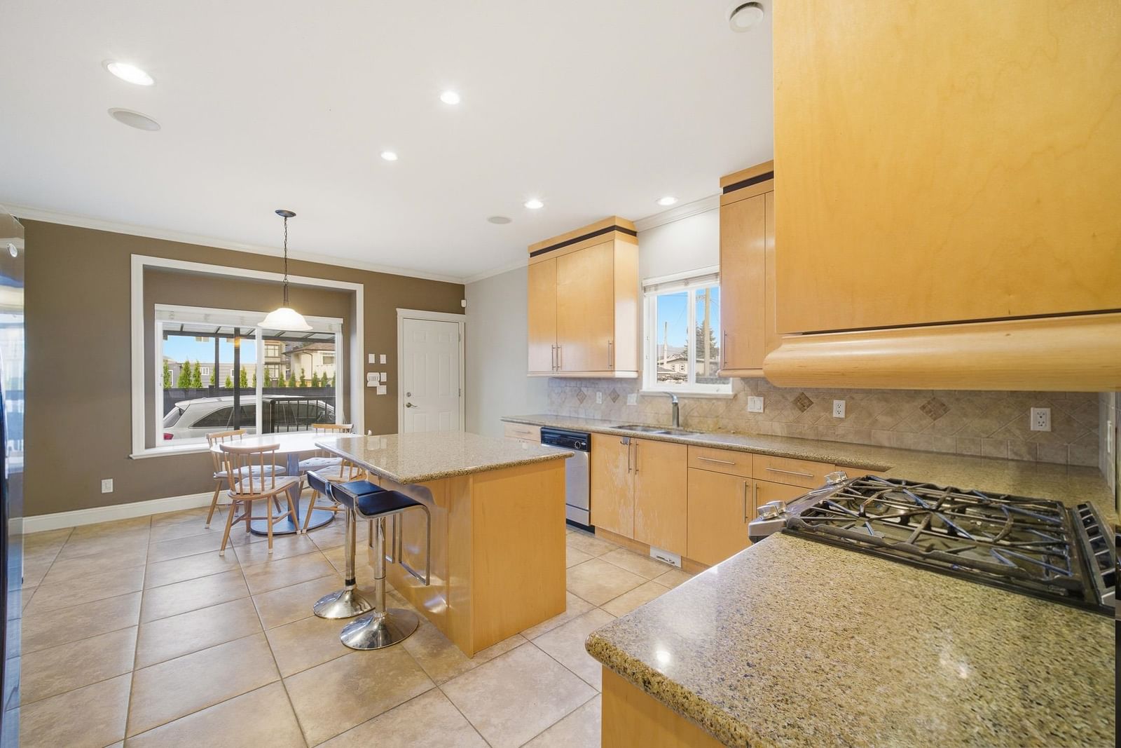 Listing Image 12