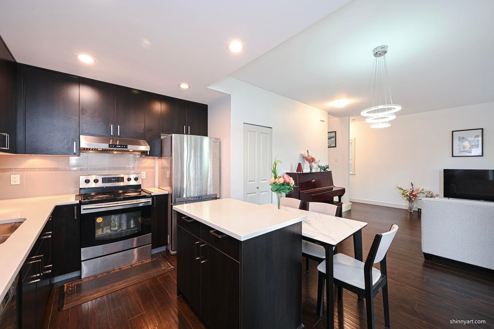 Listing Image 11
