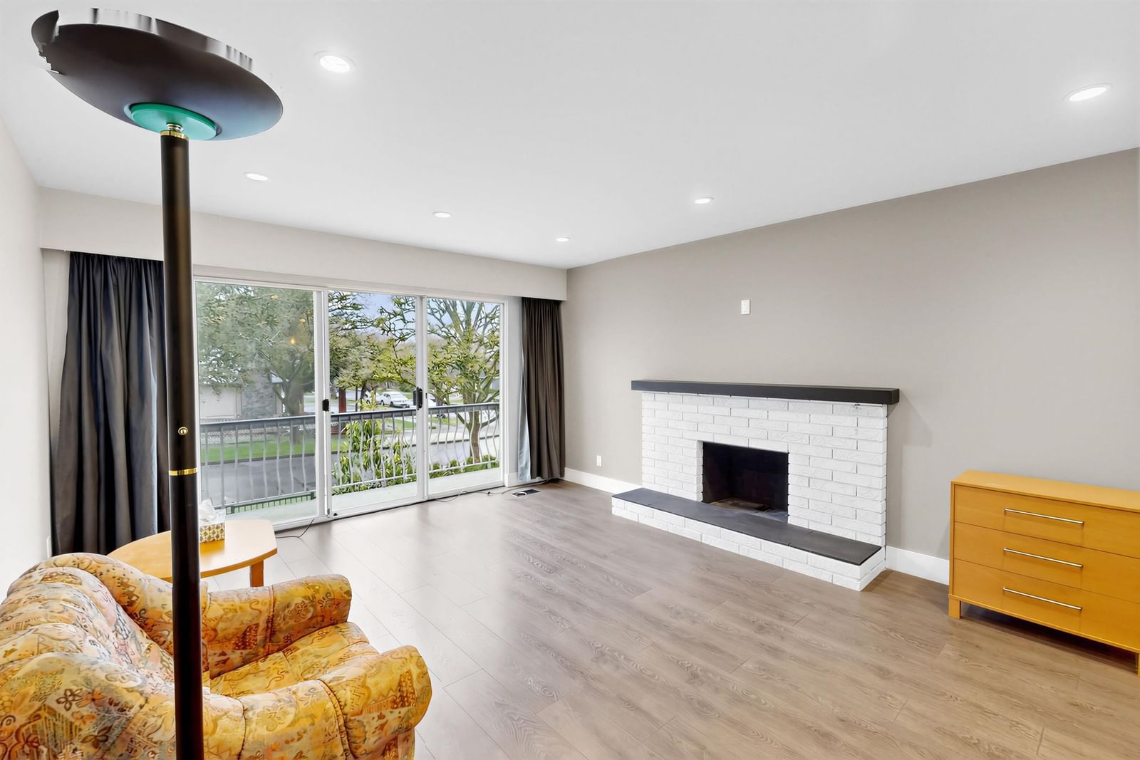 Listing Image 19
