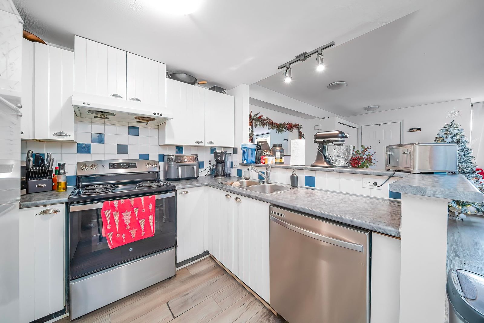 Listing Image 13