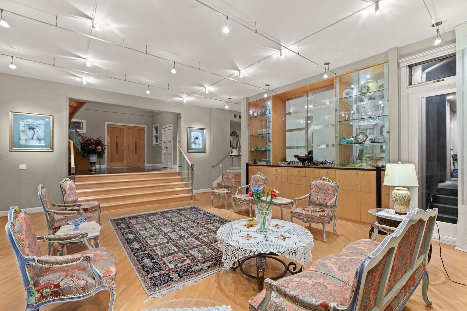Listing Image 11