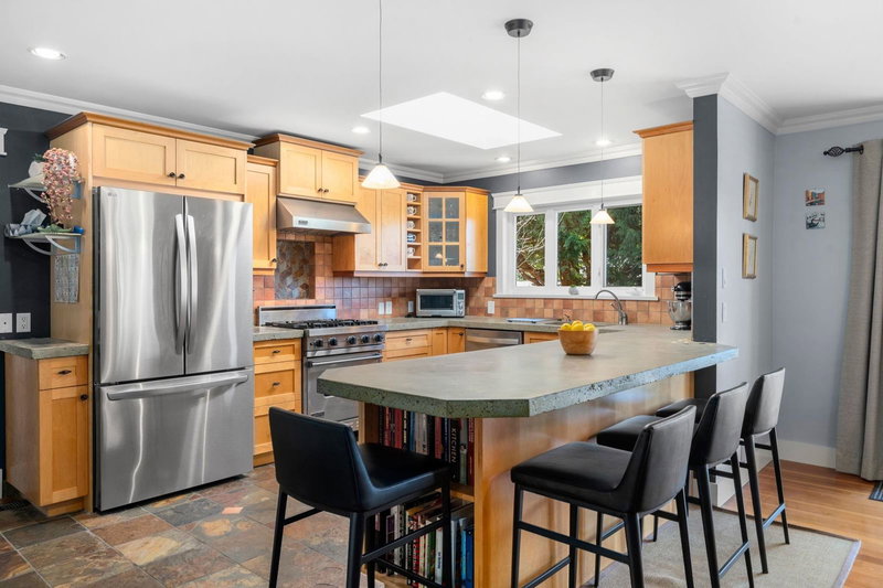 759 Winona Avenue, North Vancouver, V7R 2B2 | Image 2