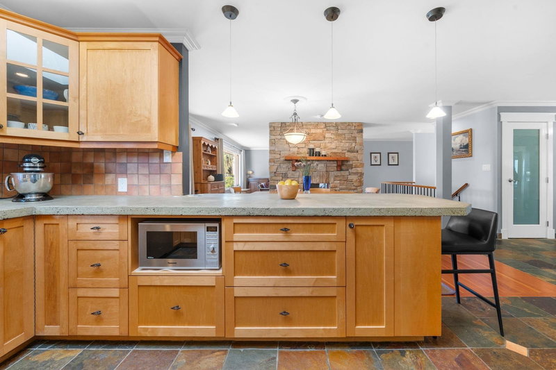 759 Winona Avenue, North Vancouver, V7R 2B2 | Image 3