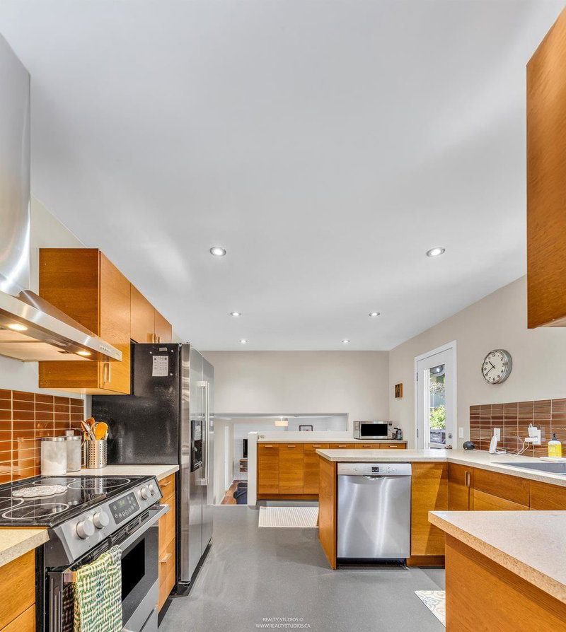 999 53a Street, Delta, V4M 3E2 | Image 3