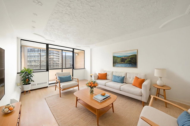 1002 - 6651 Minoru Boulevard