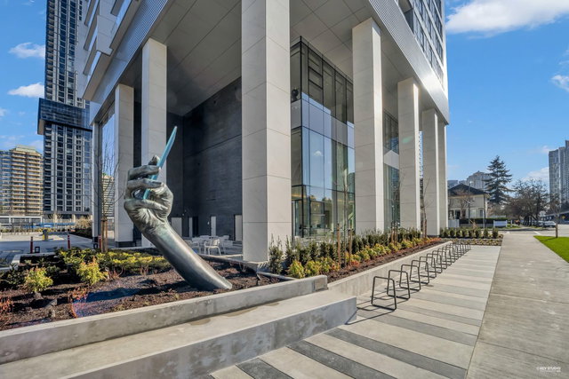 1702 - 6087 Wilson Avenue