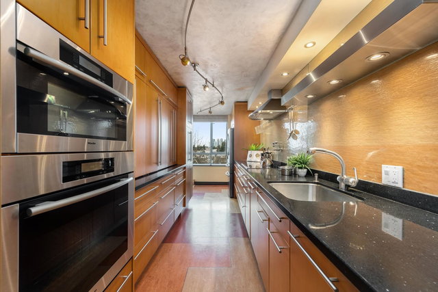 601 - 6622 Southoaks Crescent