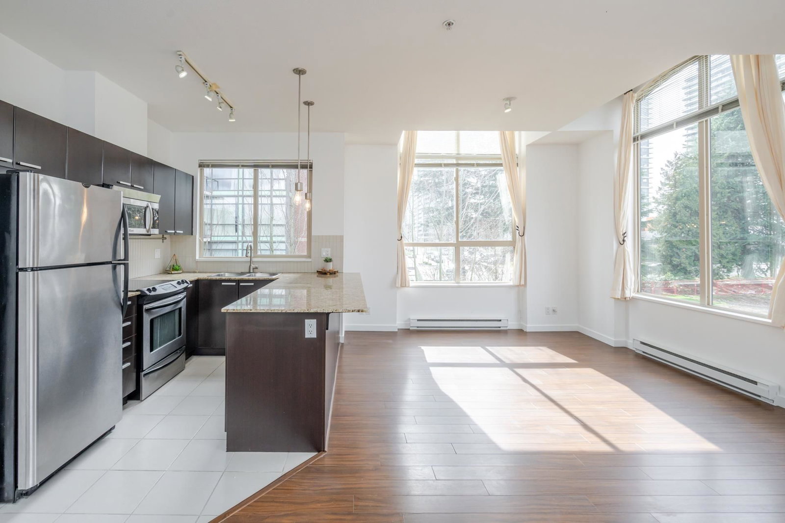 Listing Image 11