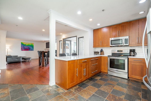 405 - 1000 Bowron Court