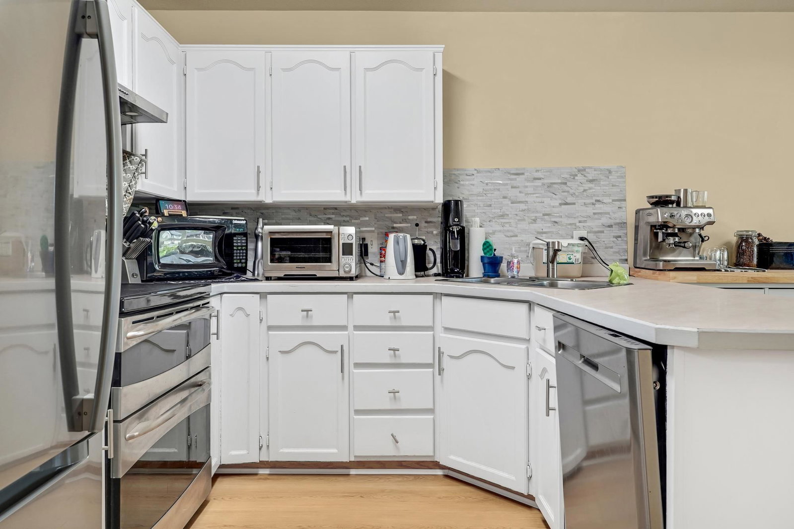 Listing Image 10