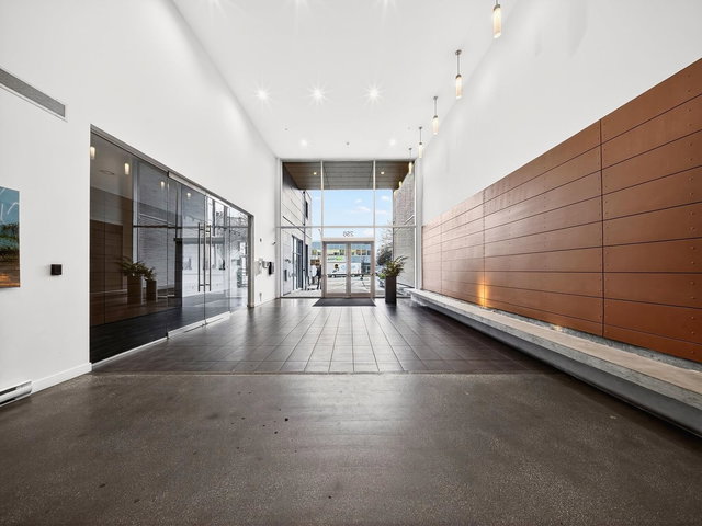 520 - 256 2nd Avenue E