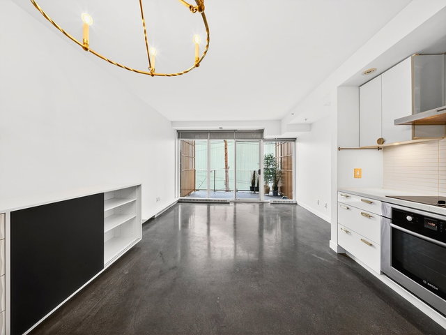 520 - 256 2nd Avenue E