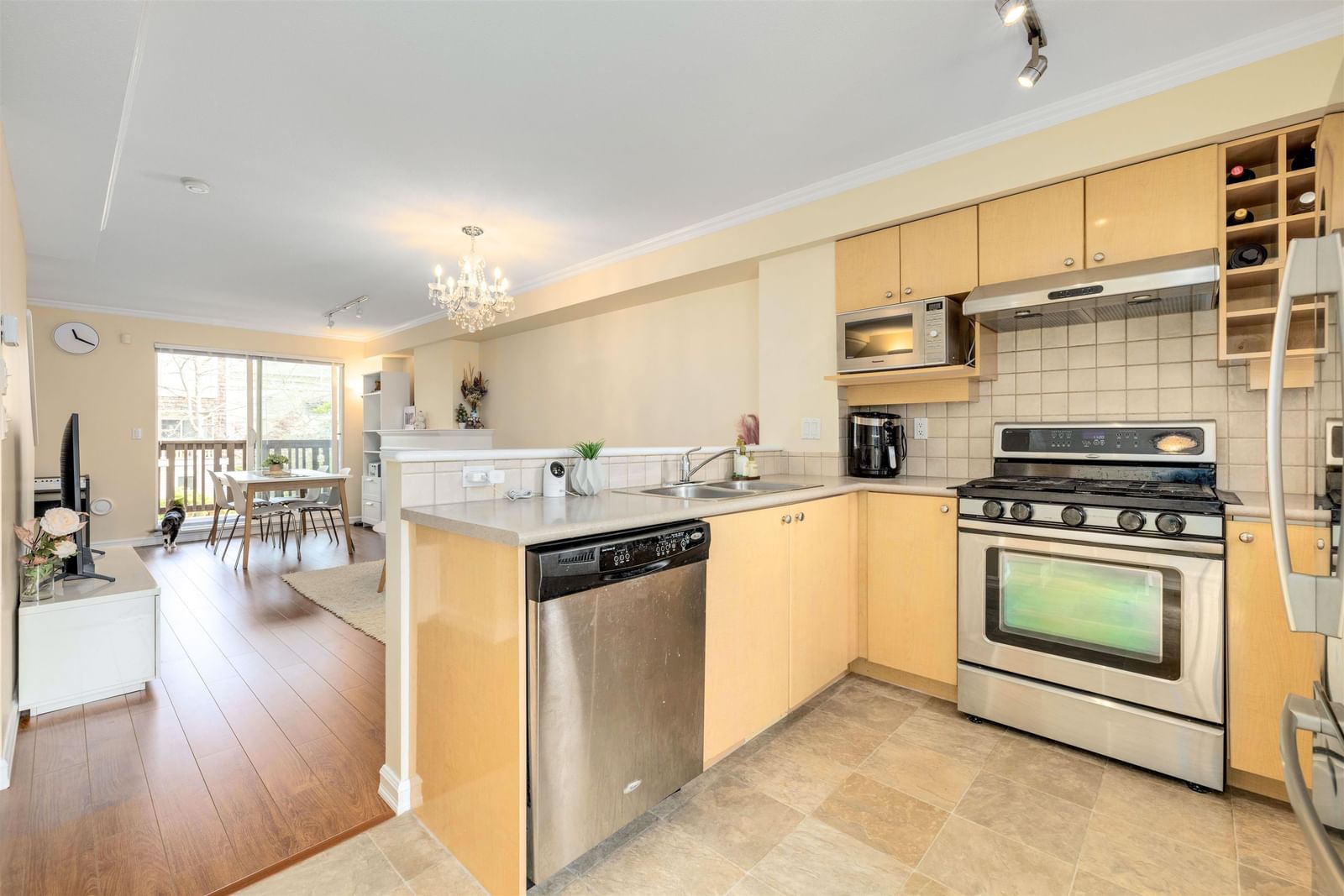 Listing Image 9