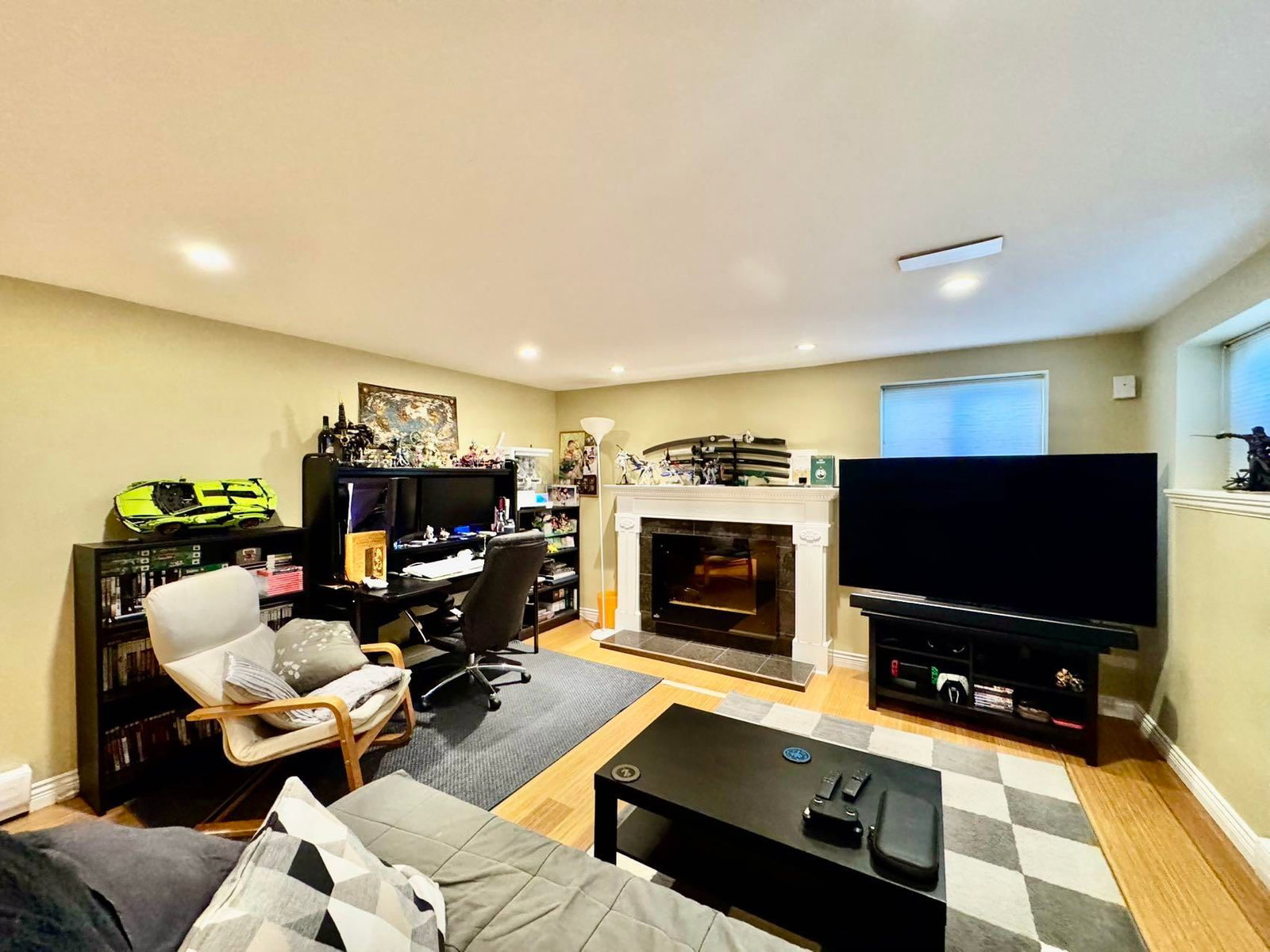 Listing Image 12