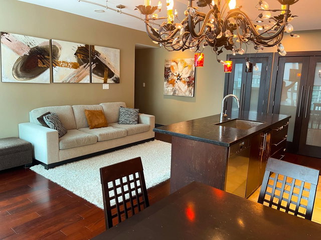 702 - 168 Esplanade E