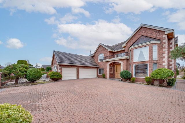 7460 Broadmoor Boulevard