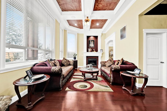 14049 Grosvenor Road