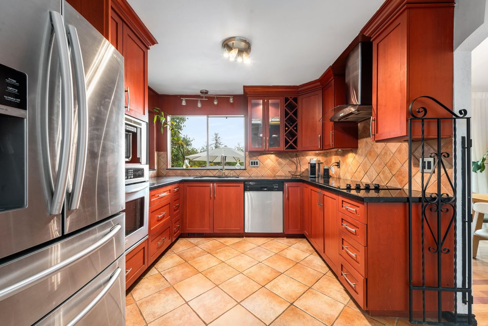 Listing Image 11