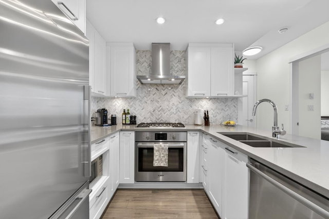 2101 - 520 Como Lake Avenue