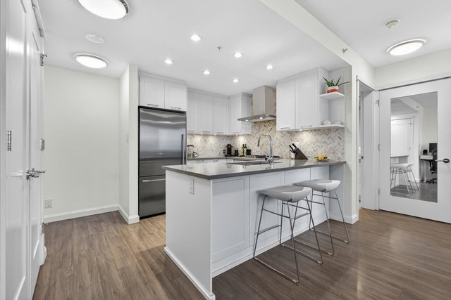 2101 - 520 Como Lake Avenue