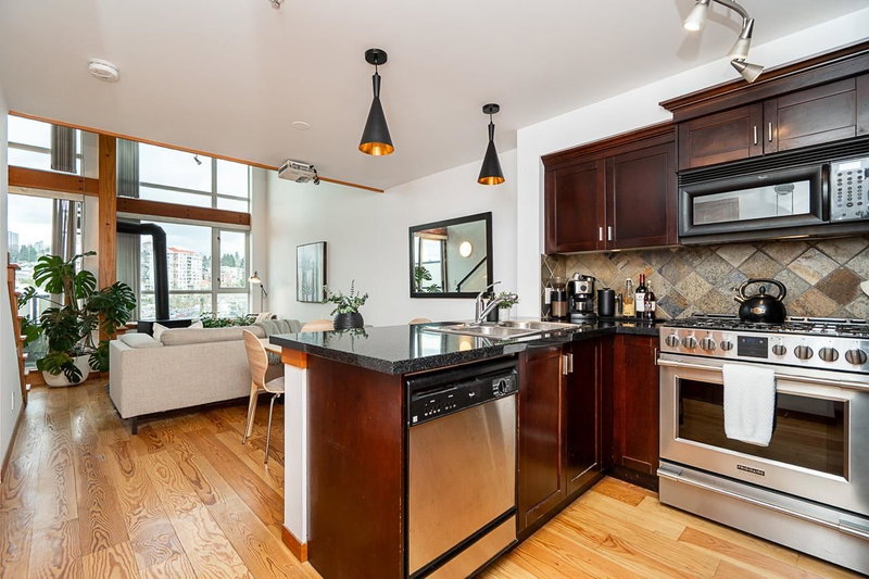 425 - 10 Renaissance Square, New Westminster, V3M 7B1 | Image 3