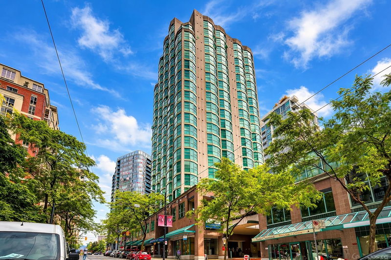 1609 - 838 Hamilton Street