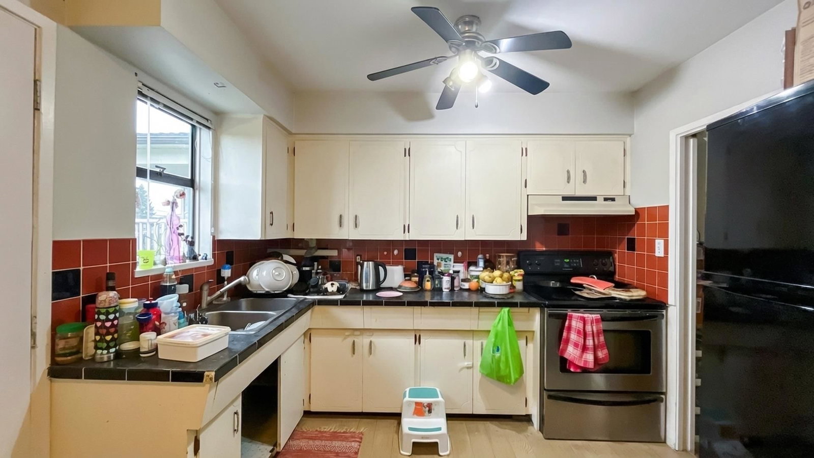 Listing Image 9