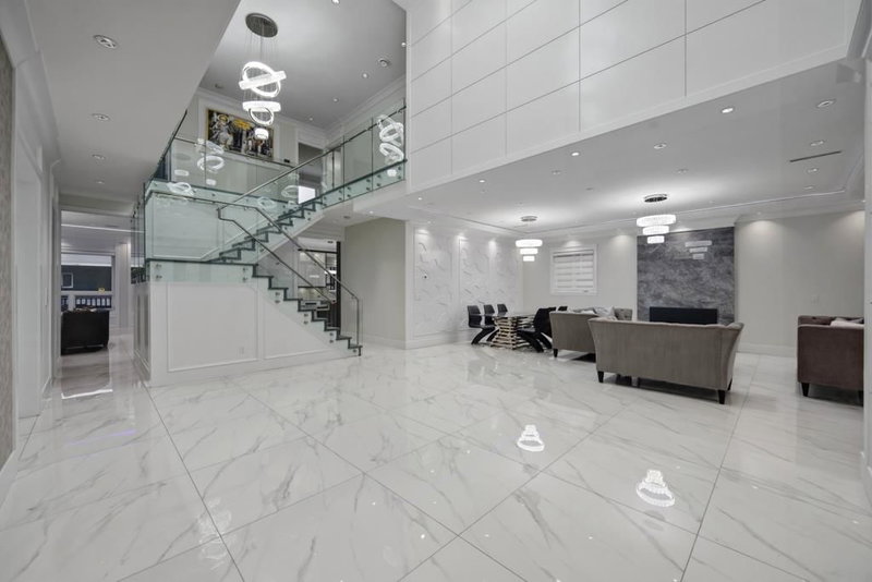 6899 Clevedon Drive, Surrey, V3W 6H6 | Image 2