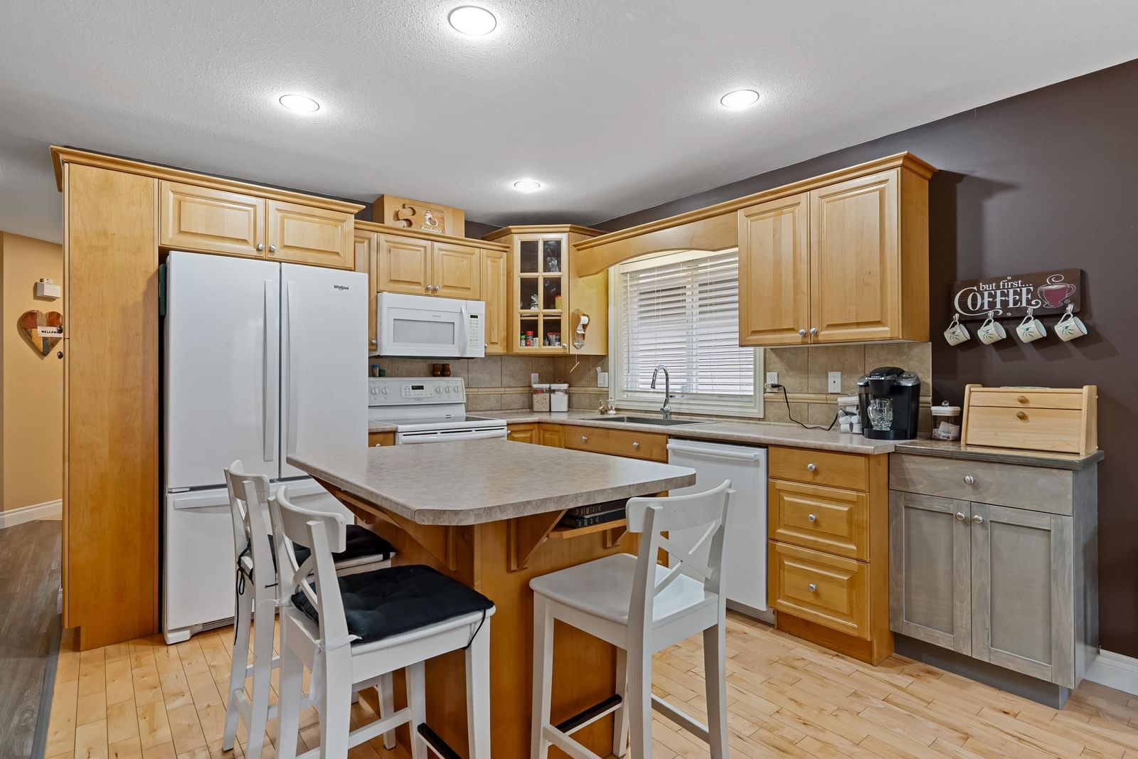 Listing Image 14