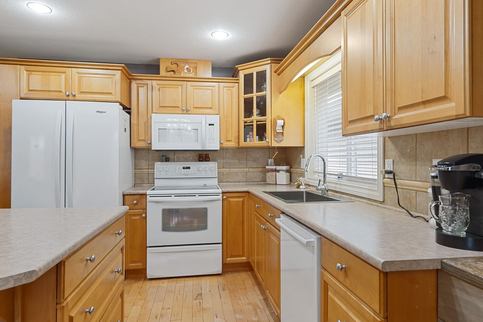 Listing Image 16