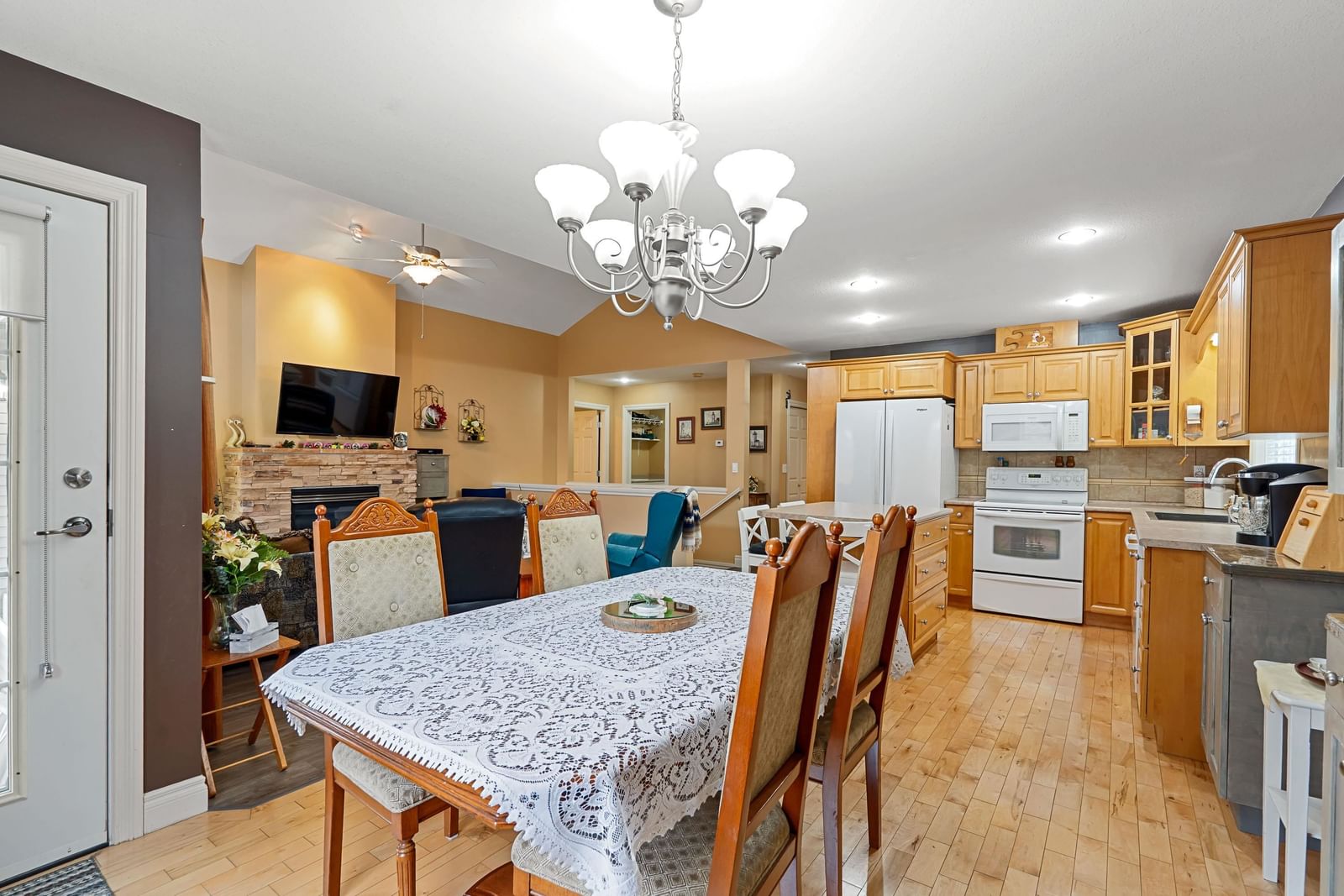 Listing Image 19