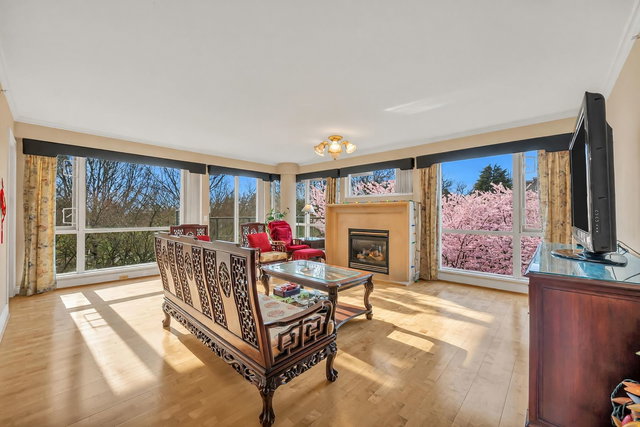 412 - 618 45th Avenue W