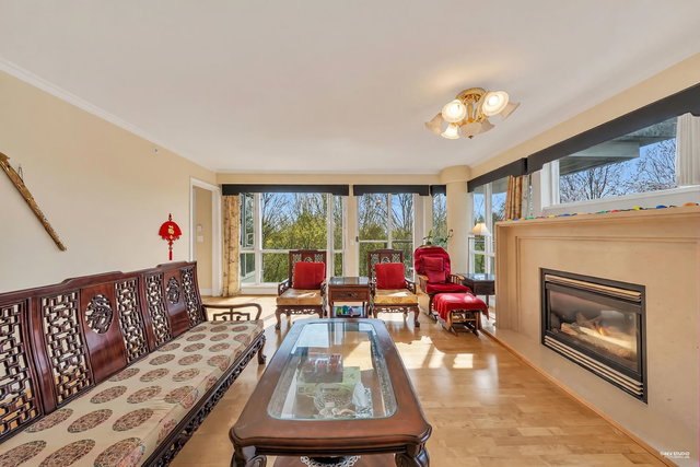 412 - 618 45th Avenue W